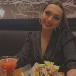 Meet your Posher, Dina